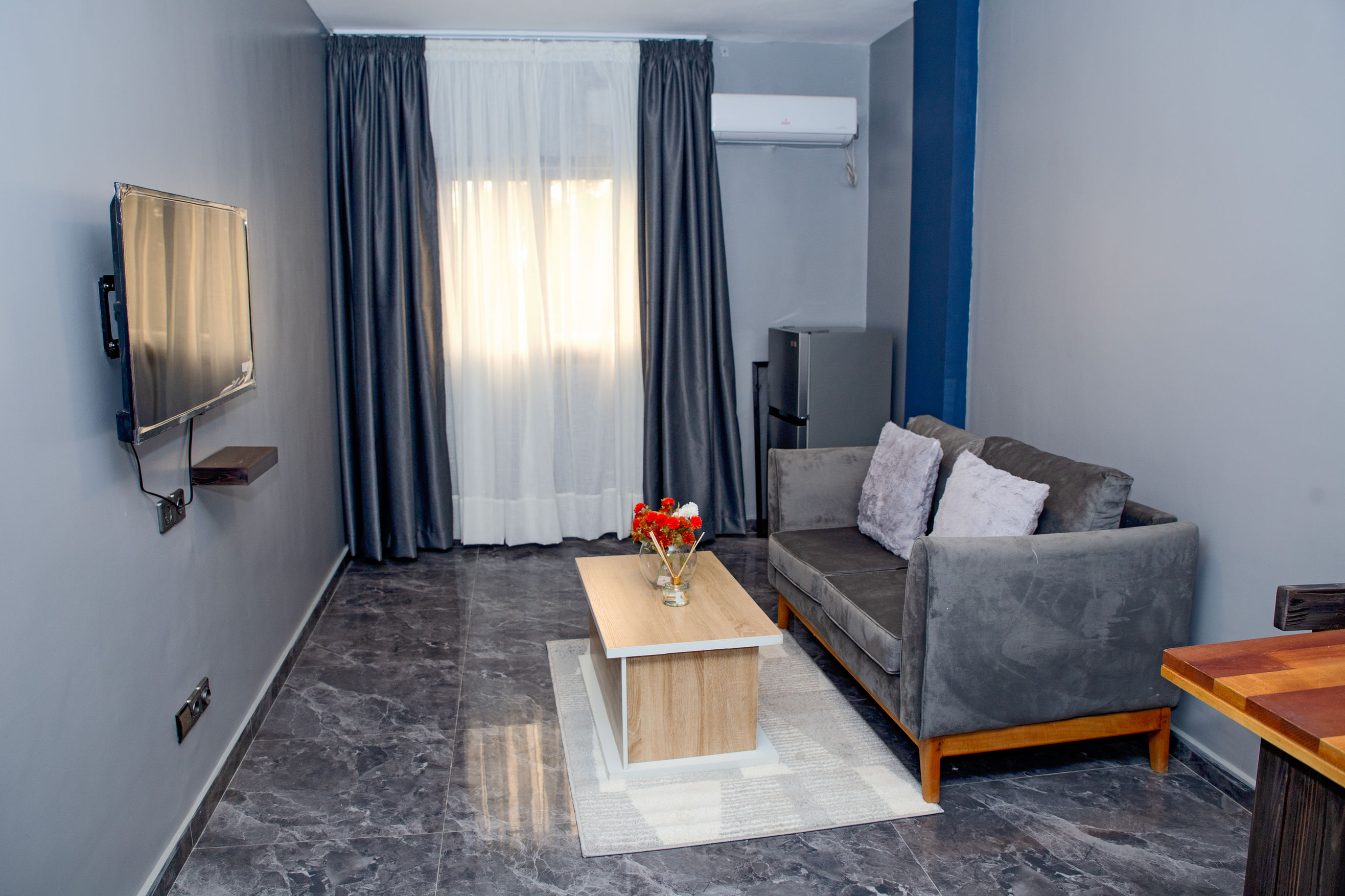 Salle de Bain Marbrée Luxe - Photo Hôtel à Douala Yassa