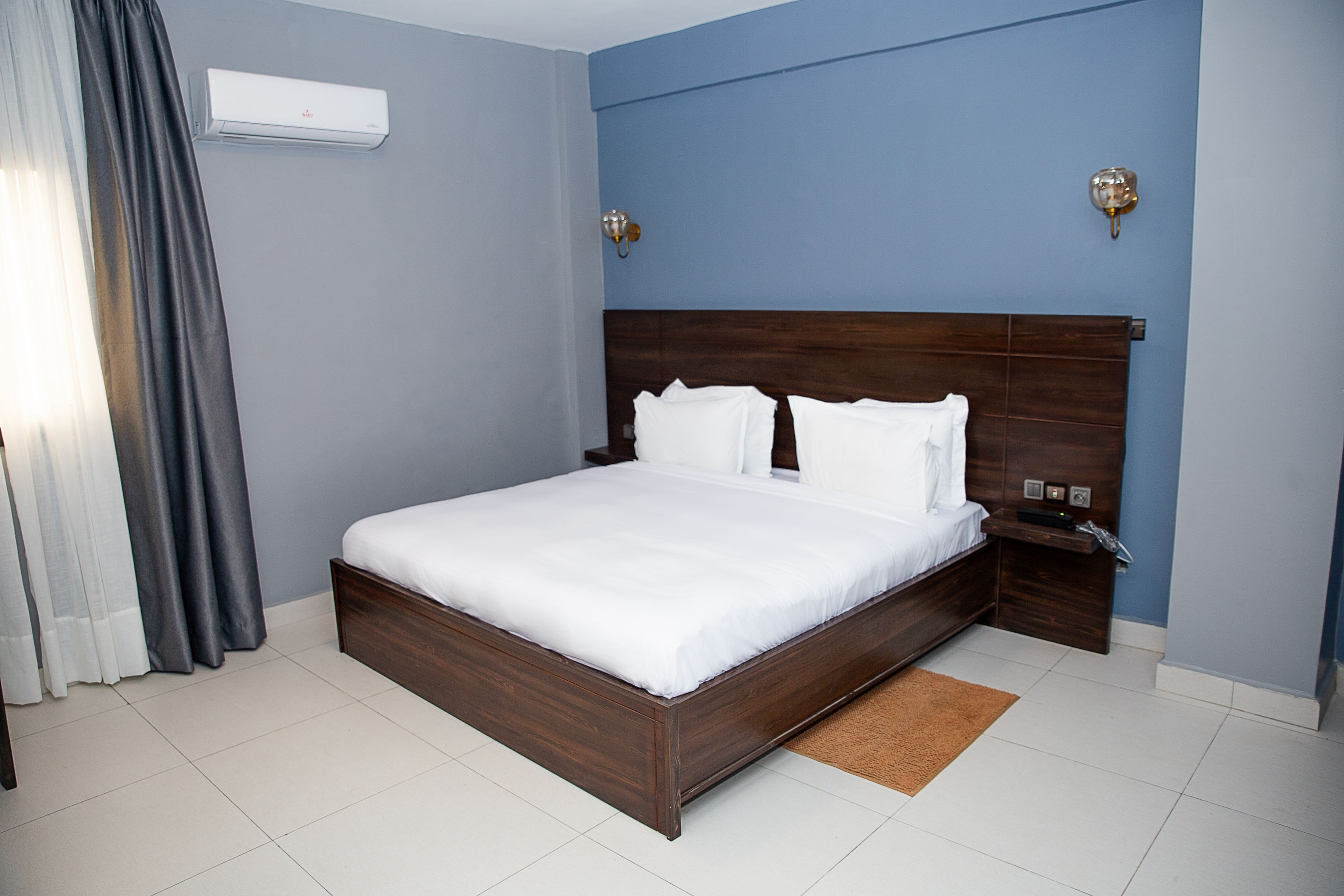 Détail et Architecture Minimaliste - Photo Hôtel à Douala Yassa
